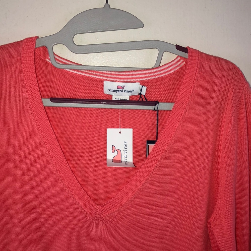 BRAND NEW Women’s Vineyard Vines v-neck sweater